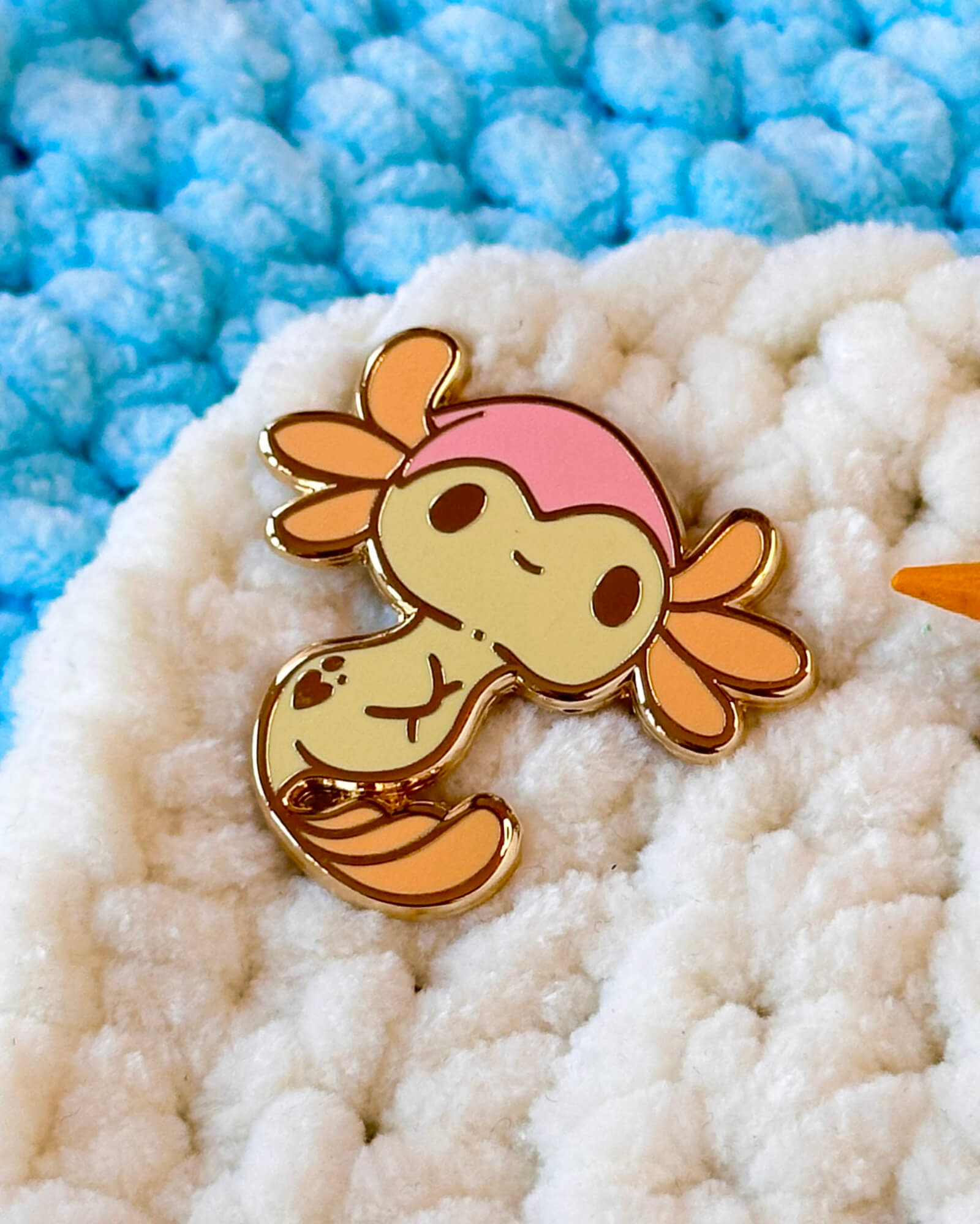 Golden Axolotl and Starfish Enamel Pin - Designed by Evy Benita - Critumi Series - All Rights Reserved (1) - Evy Benita