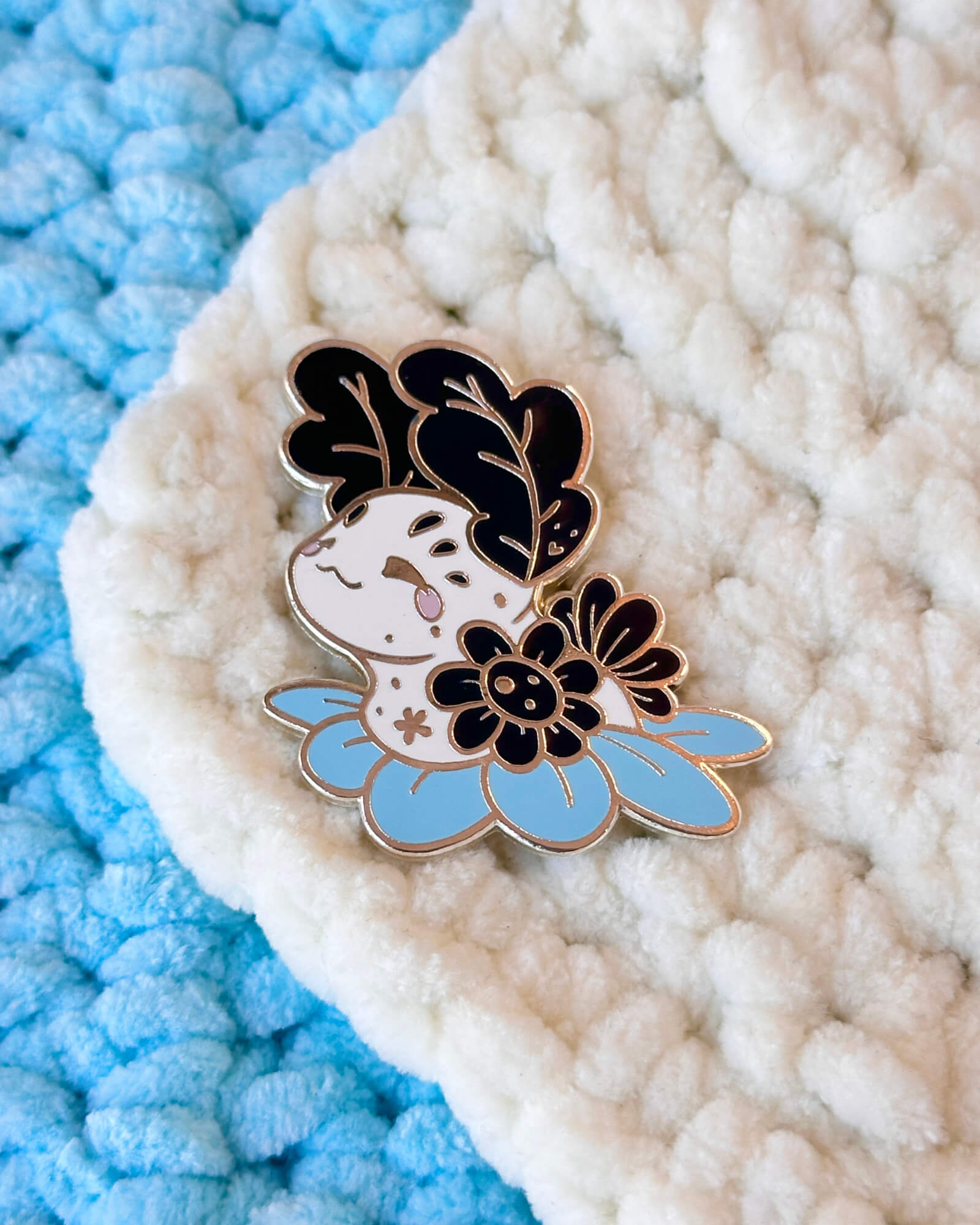 Minimalist Sea Bunny Jorunna Parva Enamel Pin - Designed by Evy Benita - All Rights Reserved (4) - Evy Benita